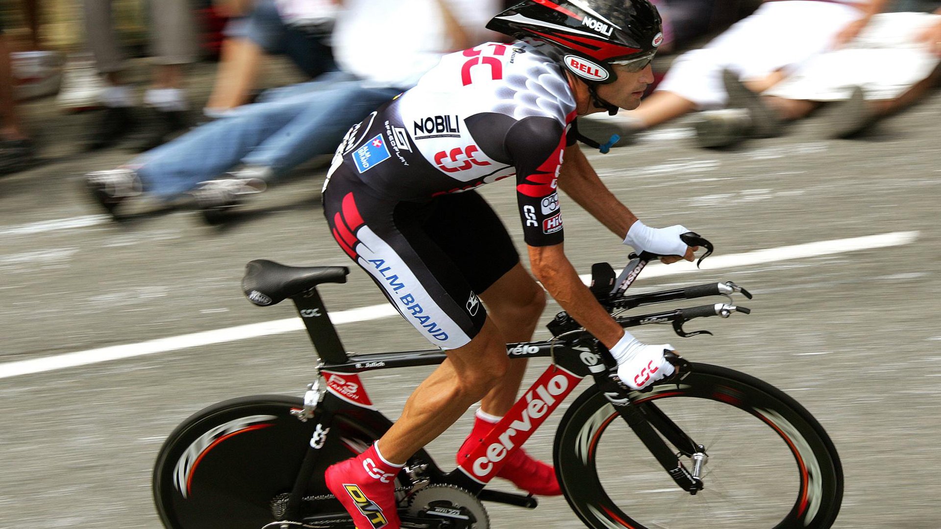 图卢兹边路活跃带动整场比赛节奏，图卢兹位置