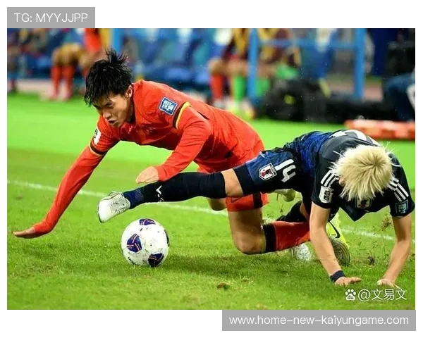 中场直塞+边路插上组合制造致命打击，足坛战术新风潮